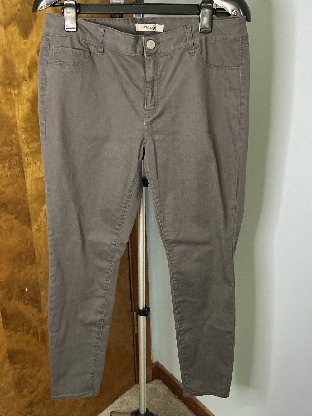 refuge Slim Skinny Jeans in Taupe Gray